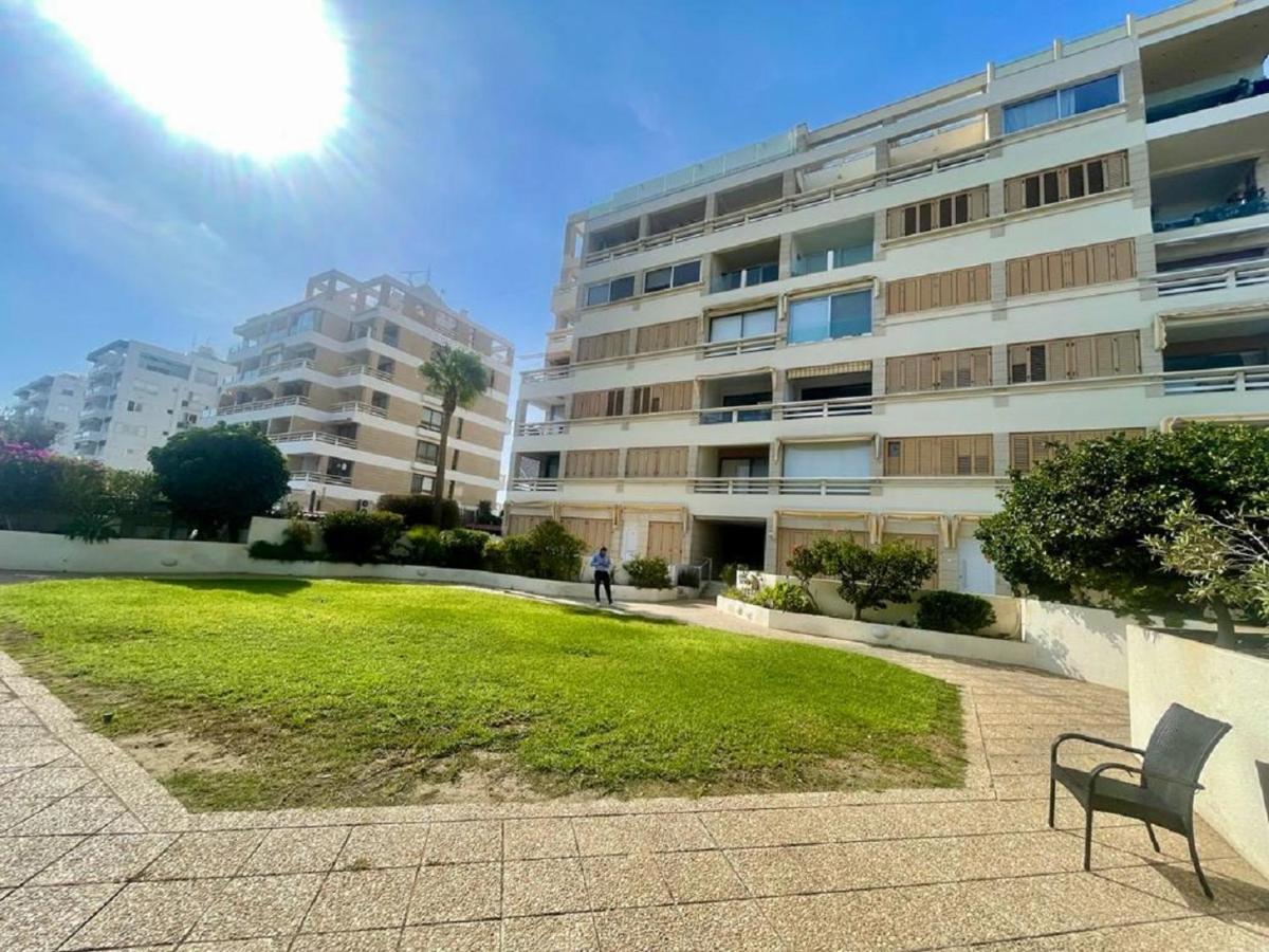 Sea View Suite In Makenzy Larnaca Buitenkant foto