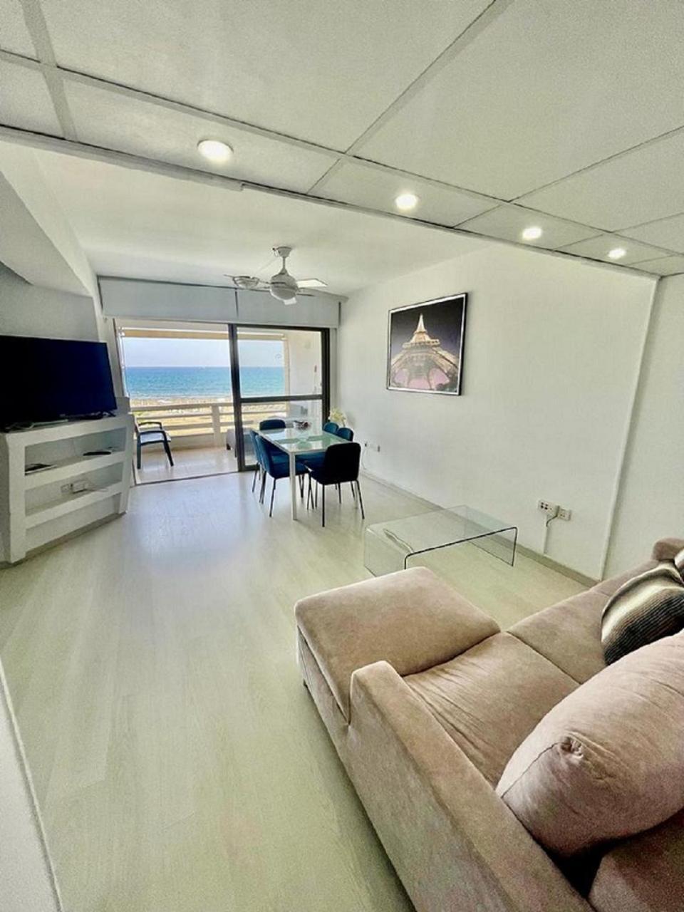 Sea View Suite In Makenzy Larnaca Buitenkant foto